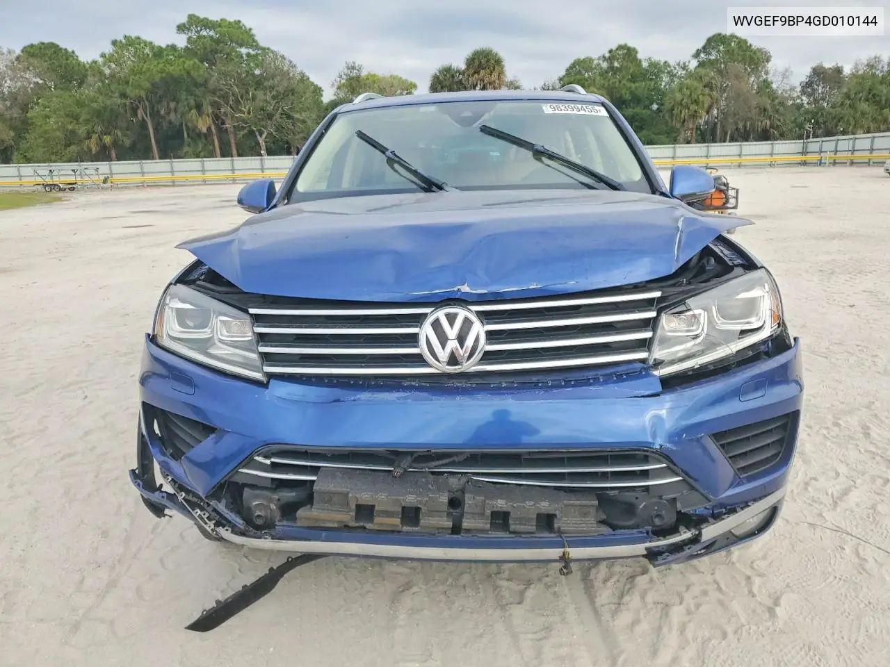 2016 Volkswagen Touareg Sport VIN: WVGEF9BP4GD010144 Lot: 98399455