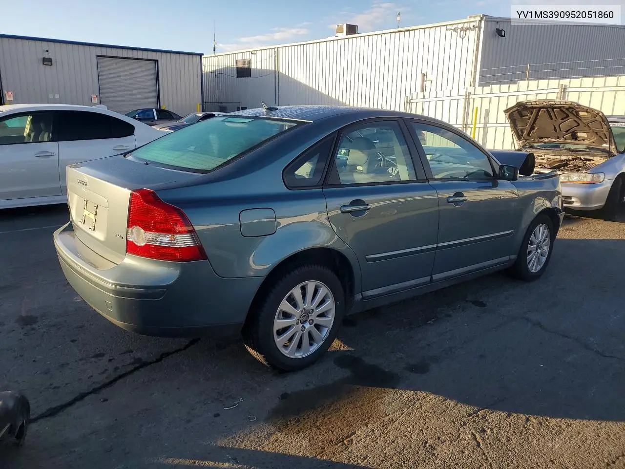 2005 Volvo S40 2.4I VIN: YV1MS390952051860 Lot: 48950656