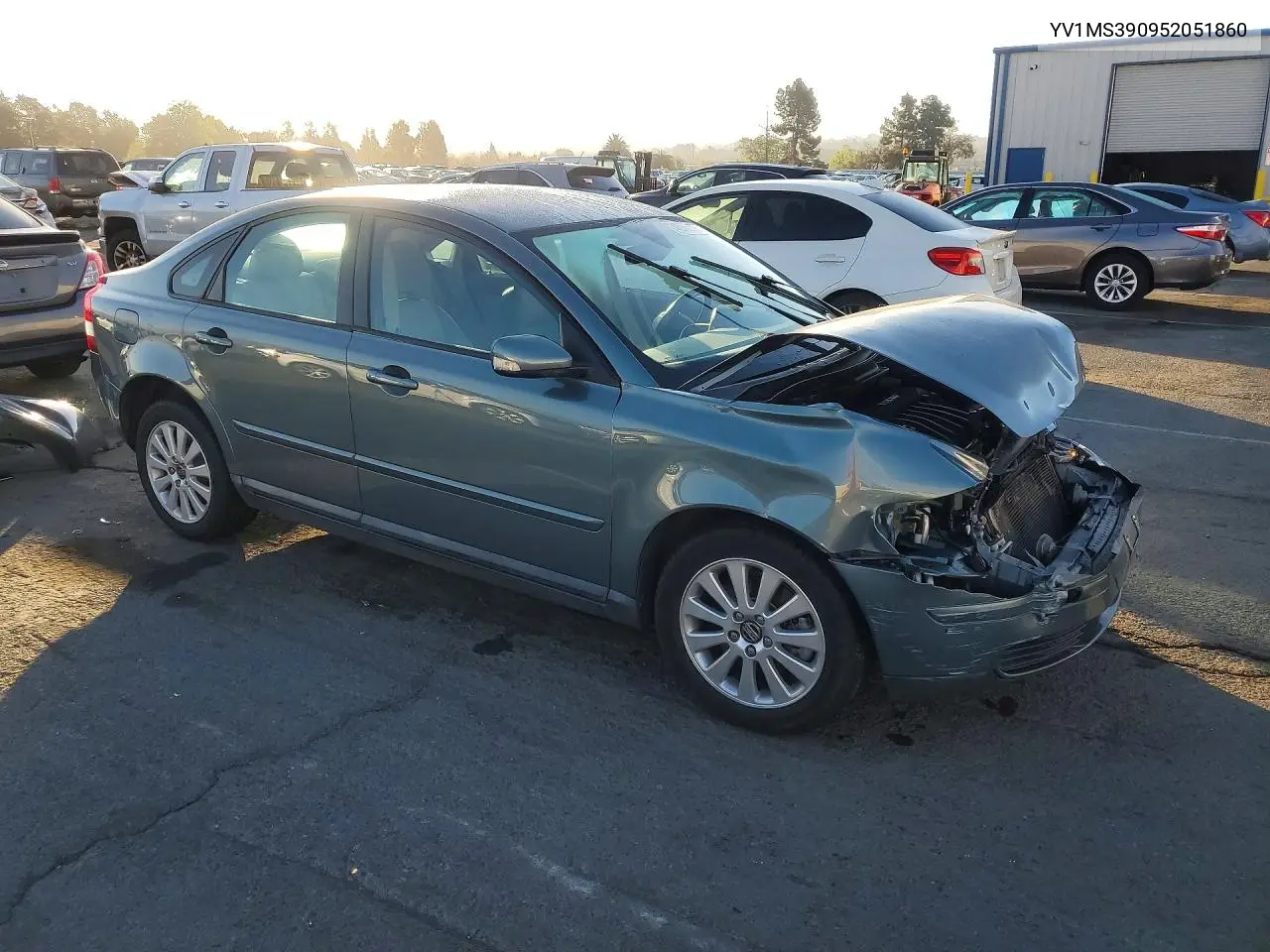 2005 Volvo S40 2.4I VIN: YV1MS390952051860 Lot: 48950656