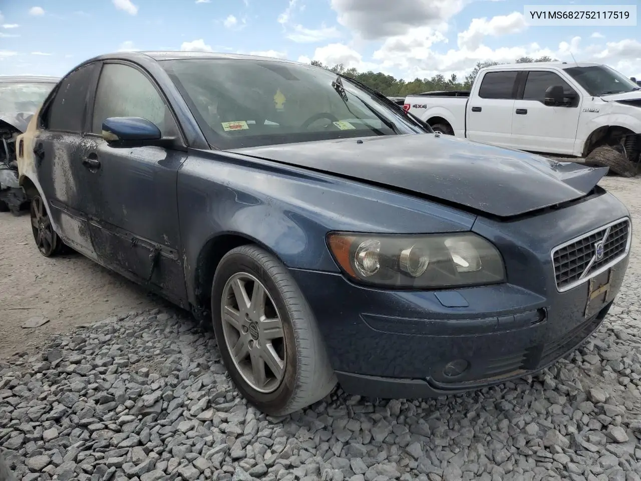 2005 Volvo S40 T5 VIN: YV1MS682752117519 Lot: 81662525