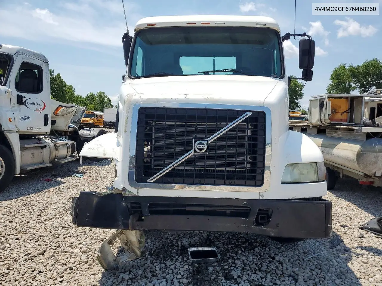 2007 Volvo Vn Vnm - Semi Truck VIN: 4V4MC9GF67N468260 Lot: 61537286