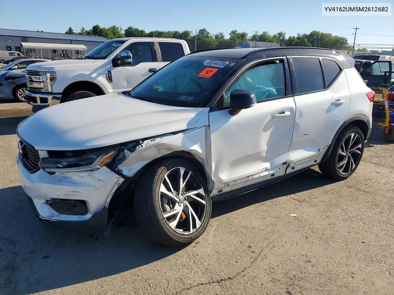 2021 Volvo Xc40 T5 R-Design VIN: YV4162UM5M2612682 Lot: 55744126
