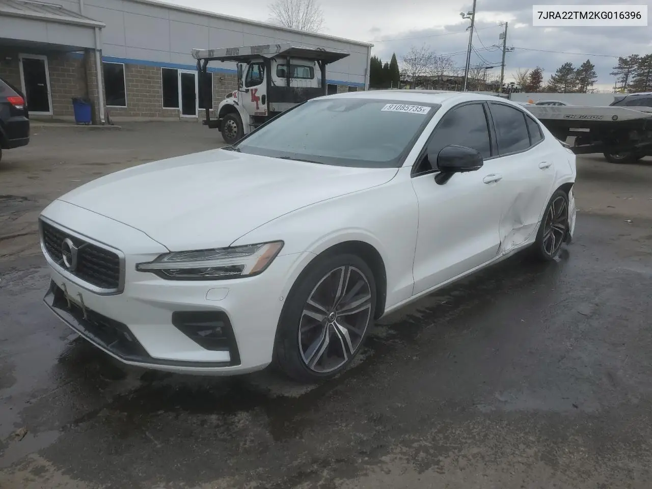 7JRA22TM2KG016396 2019 Volvo S60 T6 R-Design