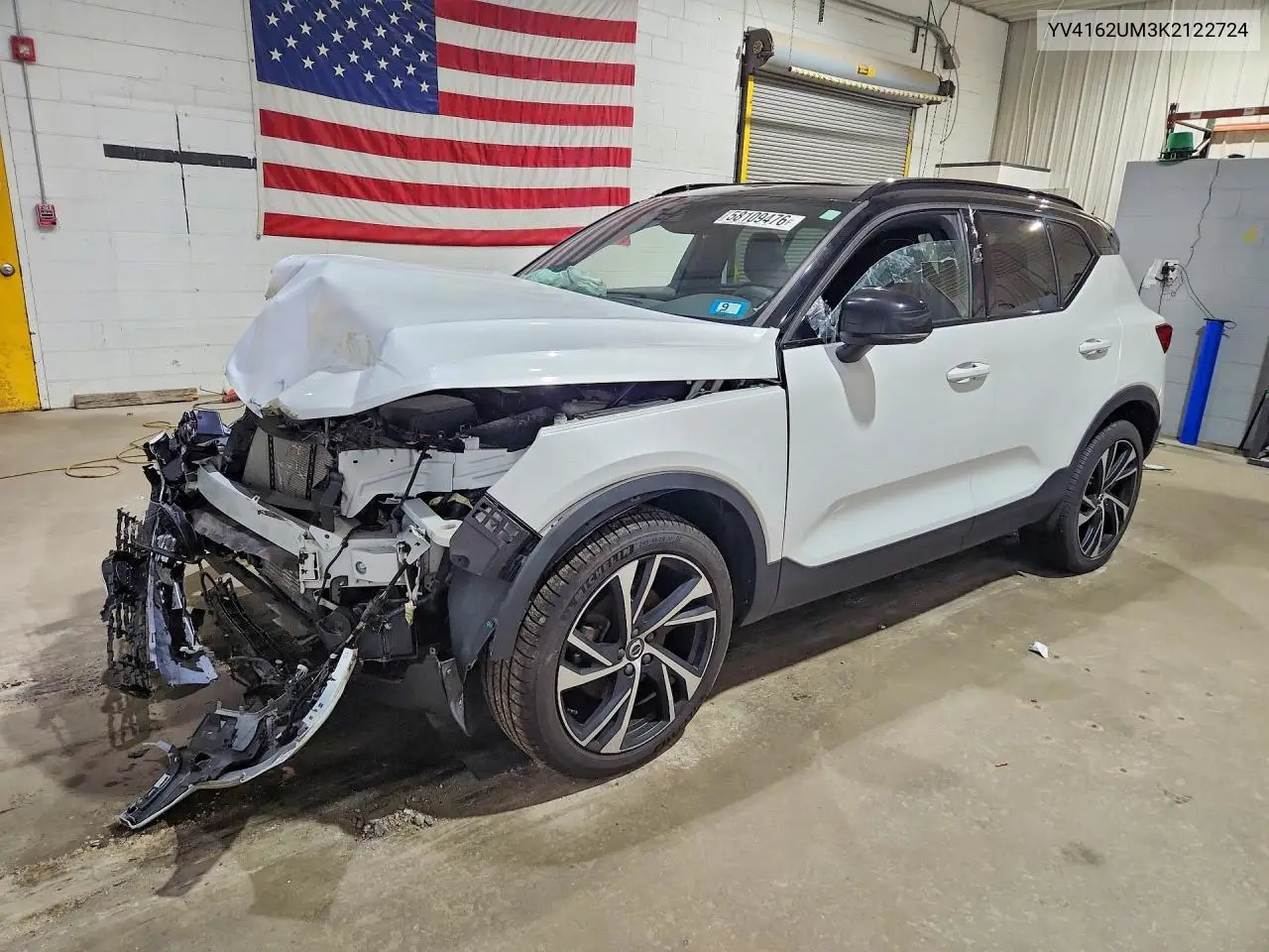 2019 Volvo Xc40 T4 R-Design VIN: YV4162UM3K2122724 Lot: 58109476