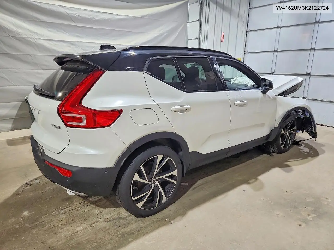 2019 Volvo Xc40 T4 R-Design VIN: YV4162UM3K2122724 Lot: 58109476