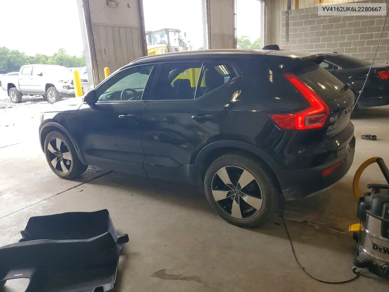 2020 Volvo Xc40 T5 Momentum VIN: YV4162UK6L2280667 Lot: 60995186