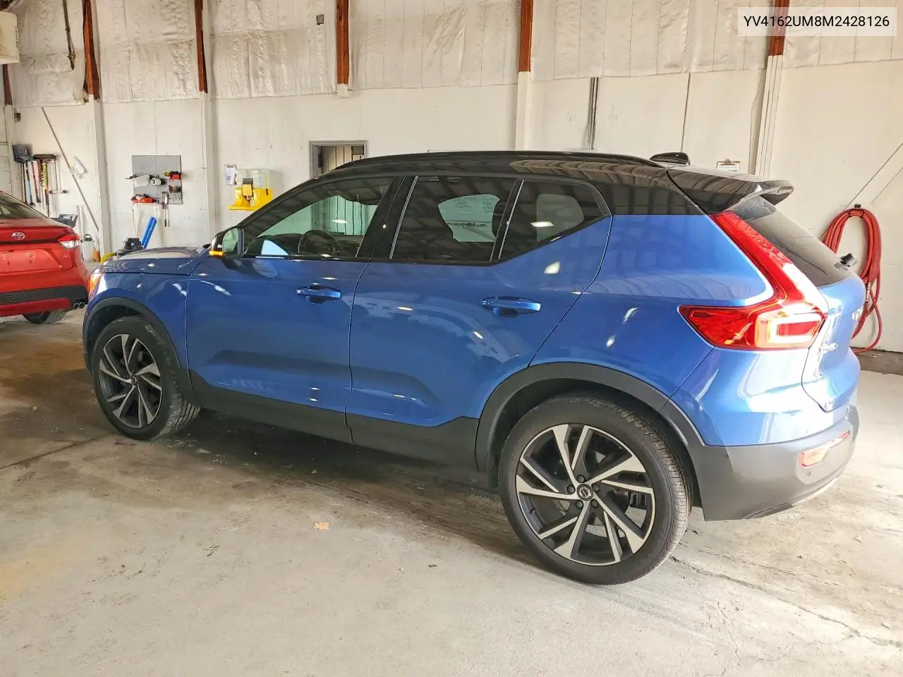 2021 Volvo Xc40 T5 R-Design VIN: YV4162UM8M2428126 Lot: 61563306