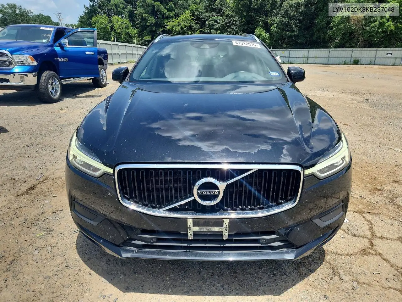 2019 Volvo Xc60 T5 Momentum VIN: LYV102DK3KB237048 Lot: 61313076