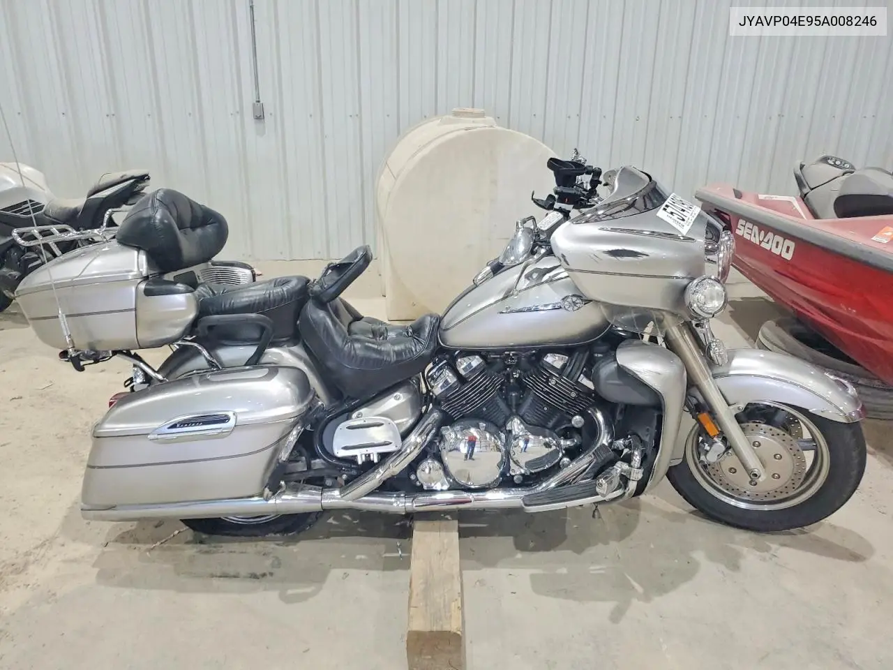 2005 Yamaha Xvz13 Tf VIN: JYAVP04E95A008246 Lot: 57419606