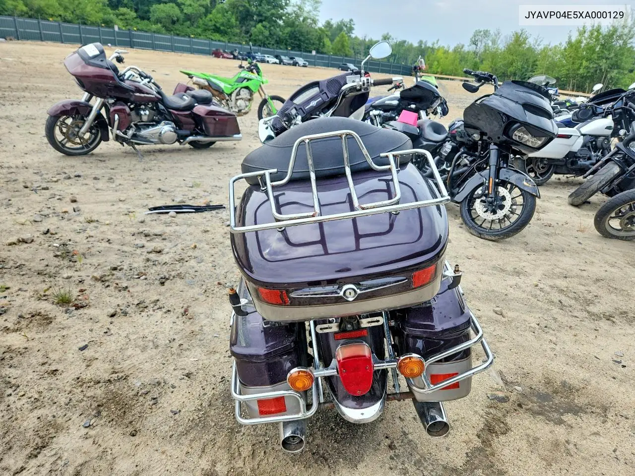 1999 Yamaha Xvz13 Tf VIN: JYAVP04E5XA000129 Lot: 61023226