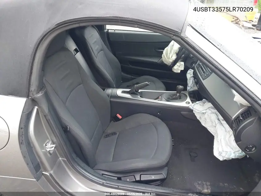 2005 BMW Z4 2.5I VIN: 4USBT33575LR70209 Lot: 45028589