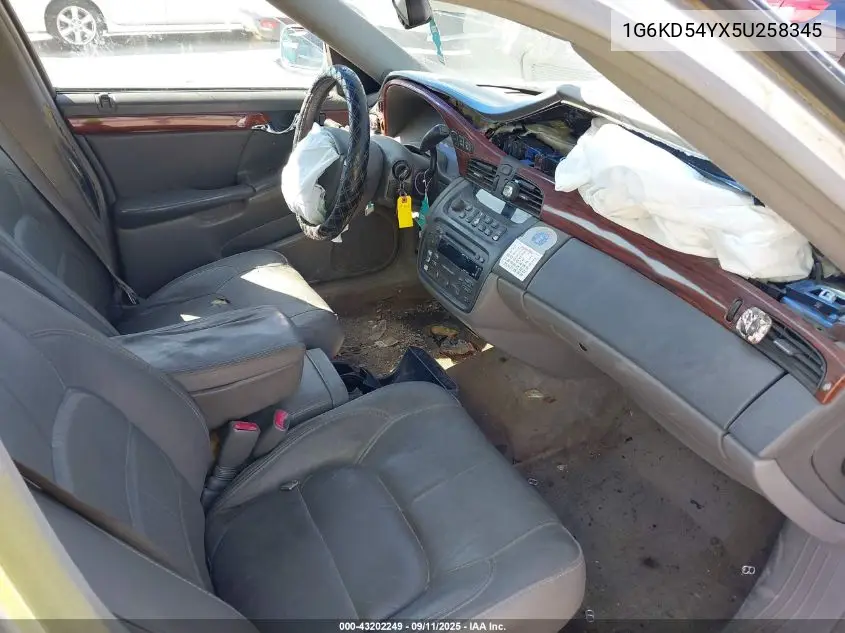 2005 Cadillac Deville Livery VIN: 1G6KD54YX5U258345 Lot: 43202249