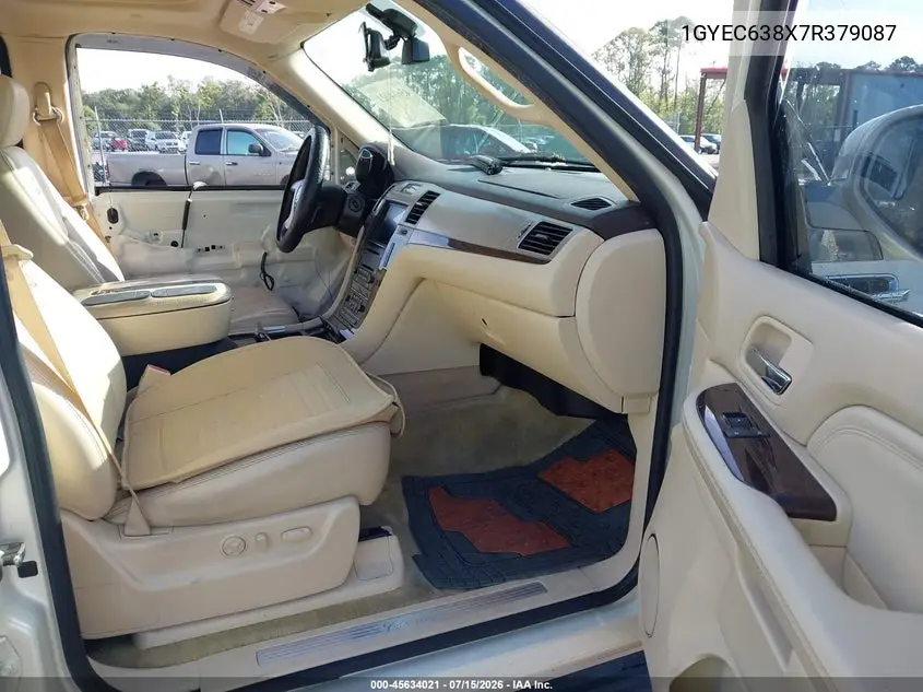 2007 Cadillac Escalade Standard VIN: 1GYEC638X7R379087 Lot: 45634021