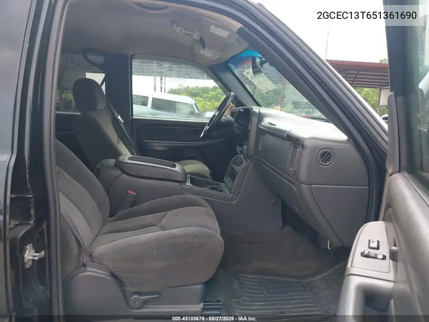 2005 Chevrolet Silverado 1500 Ls VIN: 2GCEC13T651361690 Lot: 45105676