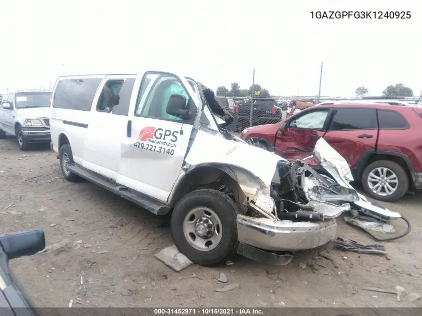 1GAZGPFG3K1240925 2019 Chevrolet Express 3500 Lt