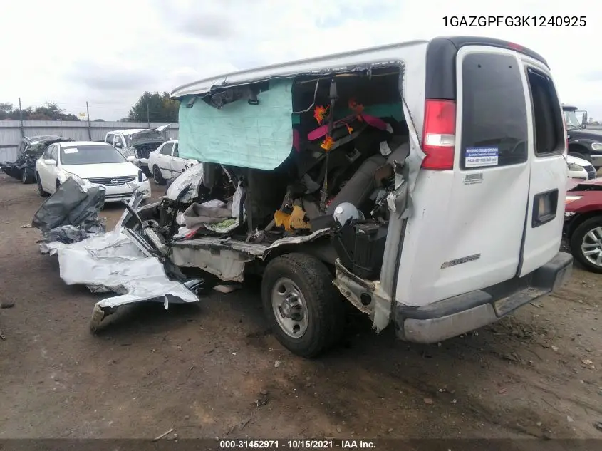 1GAZGPFG3K1240925 2019 Chevrolet Express 3500 Lt