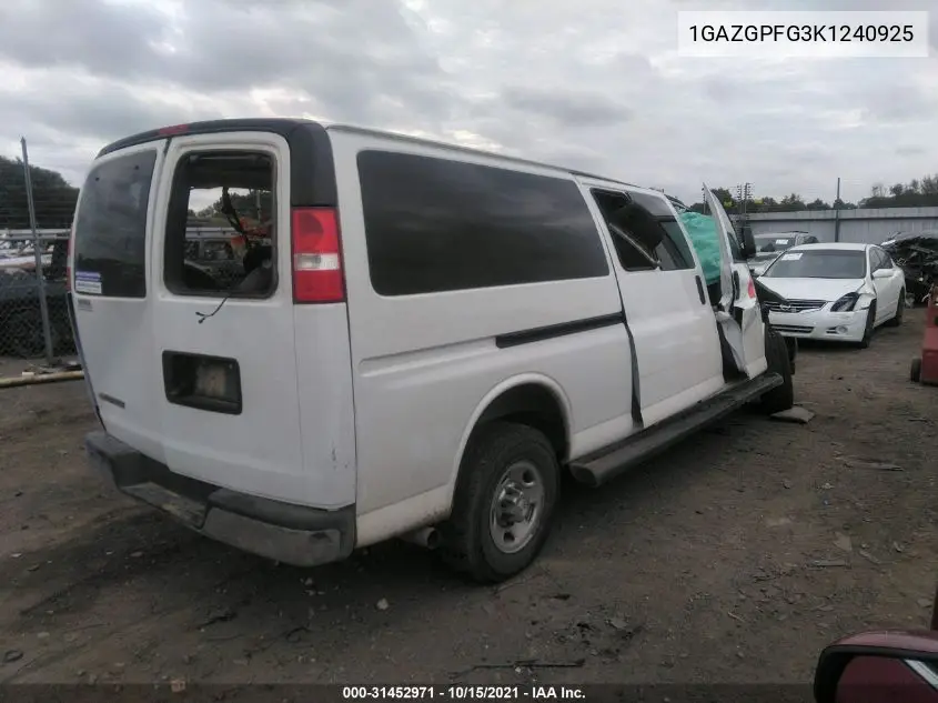 1GAZGPFG3K1240925 2019 Chevrolet Express 3500 Lt
