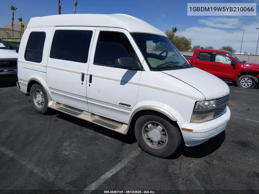 2000 Chevrolet Astro Upfitter Pkg. VIN: 1GBDM19W5YB210066 Lot: 45367141