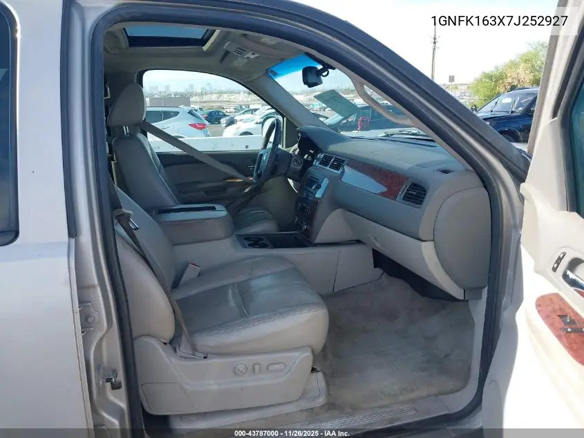 1GNFK163X7J252927 2007 Chevrolet Suburban 1500 Lt