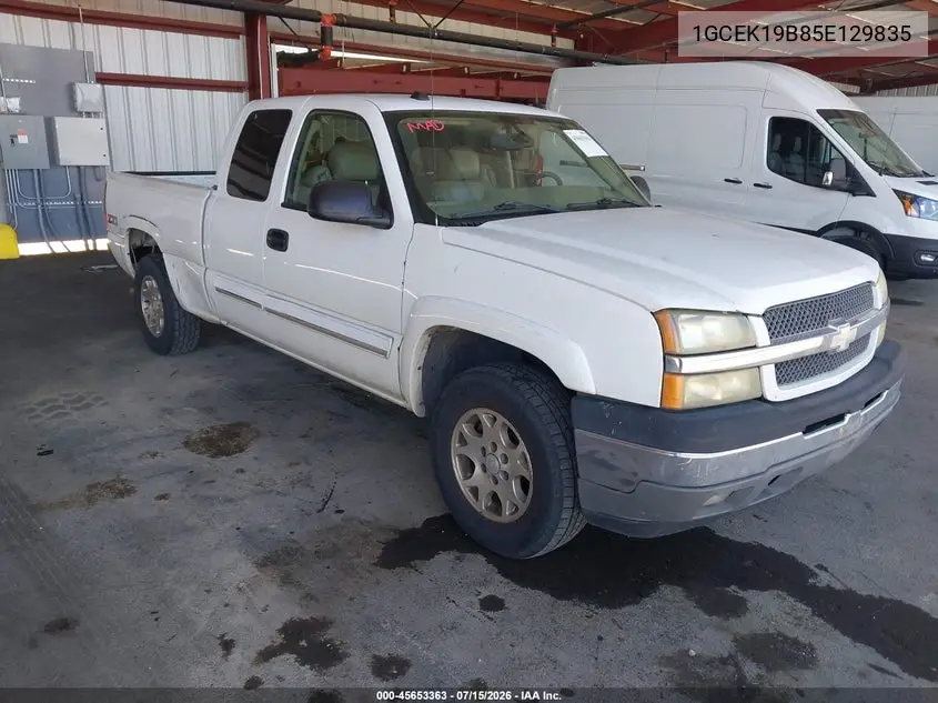 2005 Chevrolet Silverado 1500 Z71 VIN: 1GCEK19B85E129835 Lot: 45653363