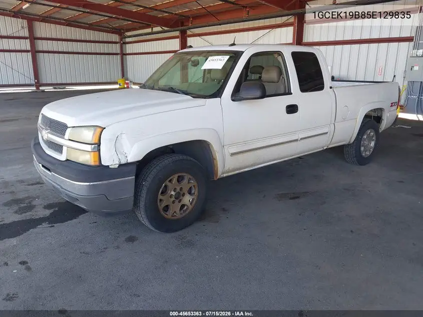 2005 Chevrolet Silverado 1500 Z71 VIN: 1GCEK19B85E129835 Lot: 45653363