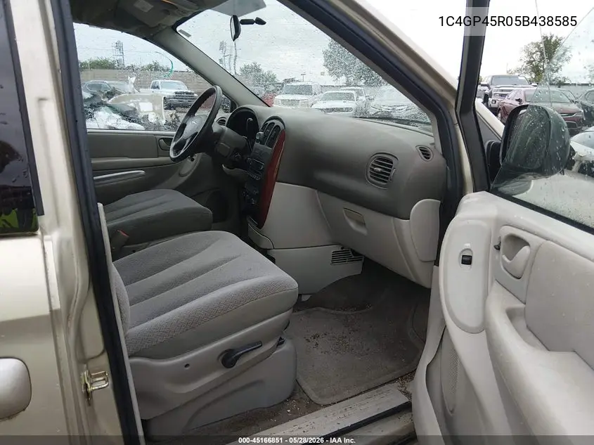 2005 Chrysler Town & Country VIN: 1C4GP45R05B438585 Lot: 45166851