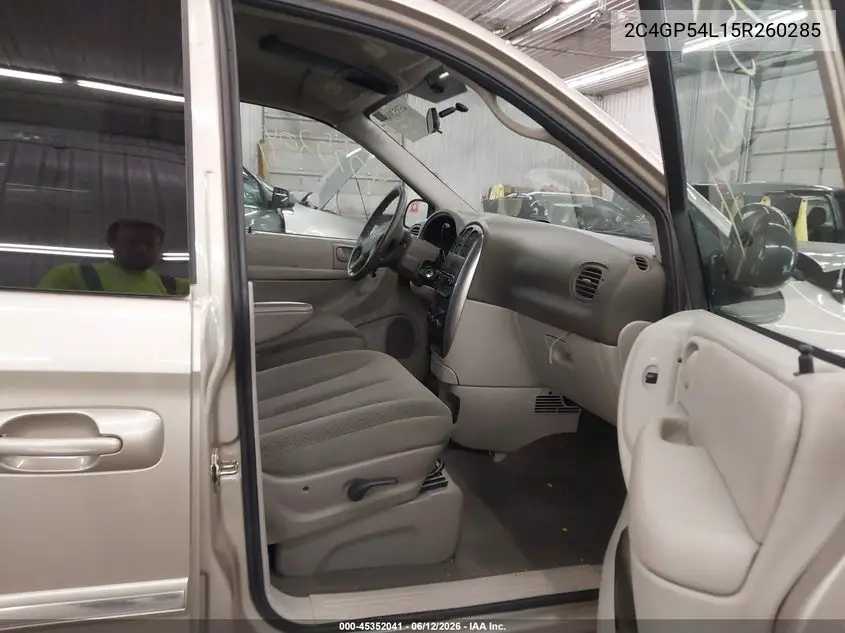 2005 Chrysler Town & Country Touring VIN: 2C4GP54L15R260285 Lot: 45352041