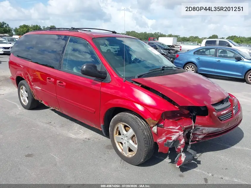 2005 Dodge Caravan Sxt VIN: 2D8GP44L35R201251 Lot: 45674264