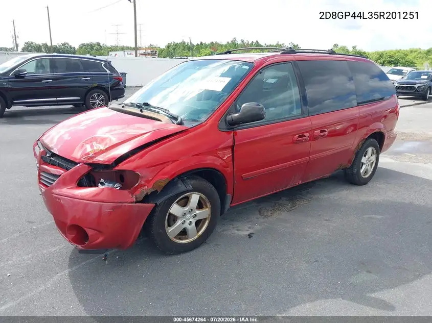 2005 Dodge Caravan Sxt VIN: 2D8GP44L35R201251 Lot: 45674264