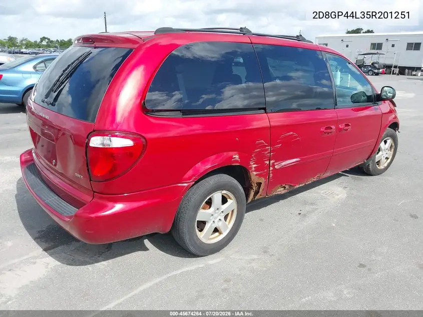 2005 Dodge Caravan Sxt VIN: 2D8GP44L35R201251 Lot: 45674264