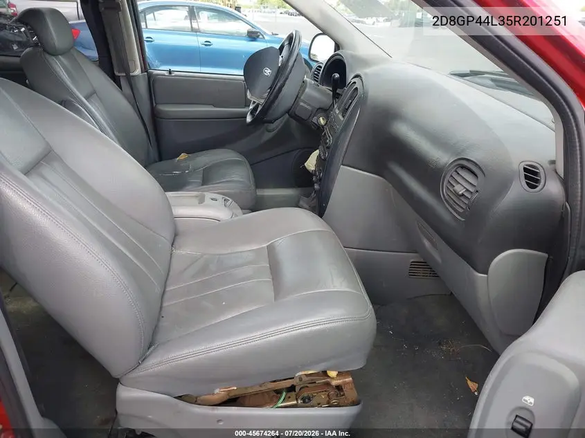2005 Dodge Caravan Sxt VIN: 2D8GP44L35R201251 Lot: 45674264