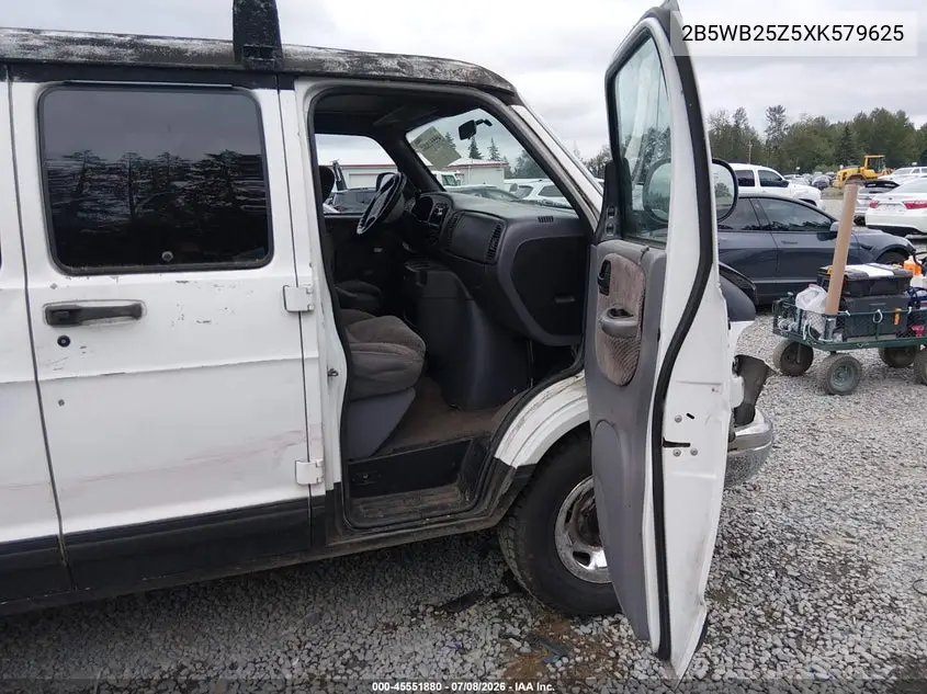 1999 Dodge Ram Wagon 2500 VIN: 2B5WB25Z5XK579625 Lot: 45551880