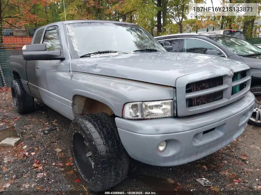 3B7KF23Z4YG132120 2000 Dodge Ram 2500 St