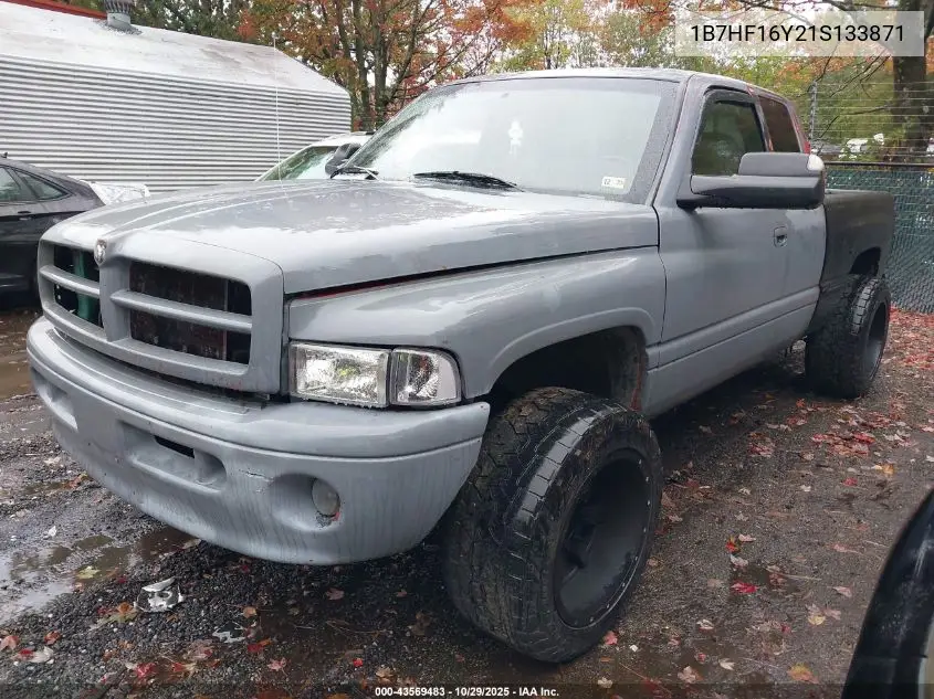 3B7KF23Z4YG132120 2000 Dodge Ram 2500 St