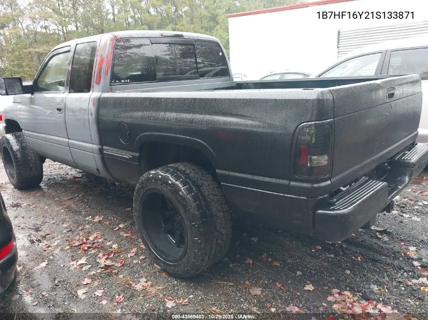 3B7KF23Z4YG132120 2000 Dodge Ram 2500 St