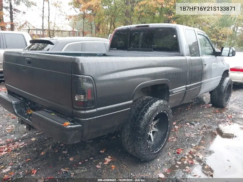 3B7KF23Z4YG132120 2000 Dodge Ram 2500 St