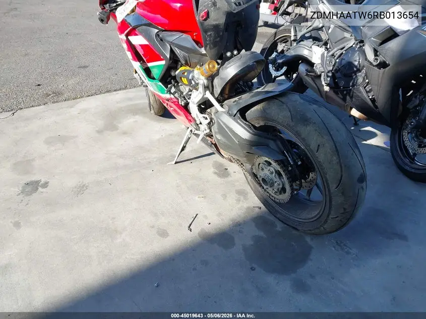 2024 Ducati Panigale V2 VIN: ZDMHAATW6RB013654 Lot: 45019643