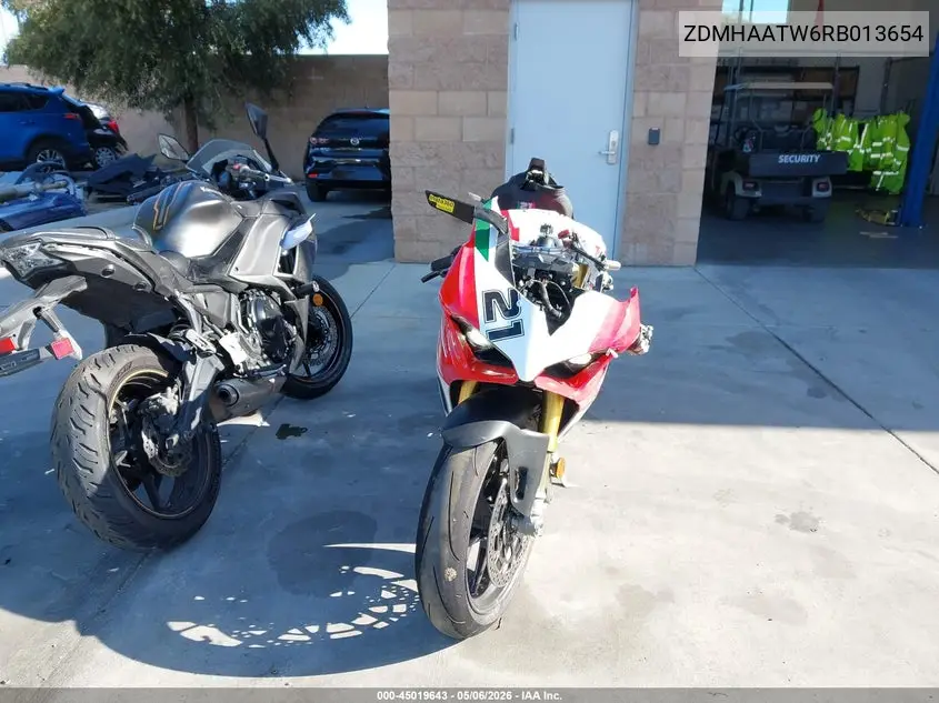 2024 Ducati Panigale V2 VIN: ZDMHAATW6RB013654 Lot: 45019643