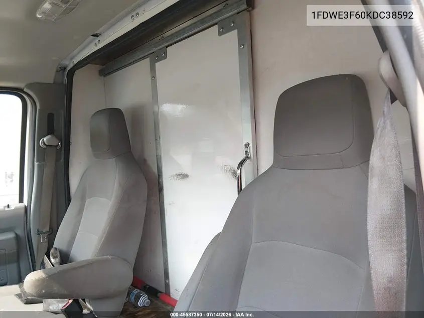 2019 Ford E-350 Cutaway VIN: 1FDWE3F60KDC38592 Lot: 45587350