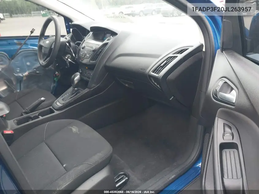 2018 Ford Focus Se VIN: 1FADP3F20JL263957 Lot: 45392068