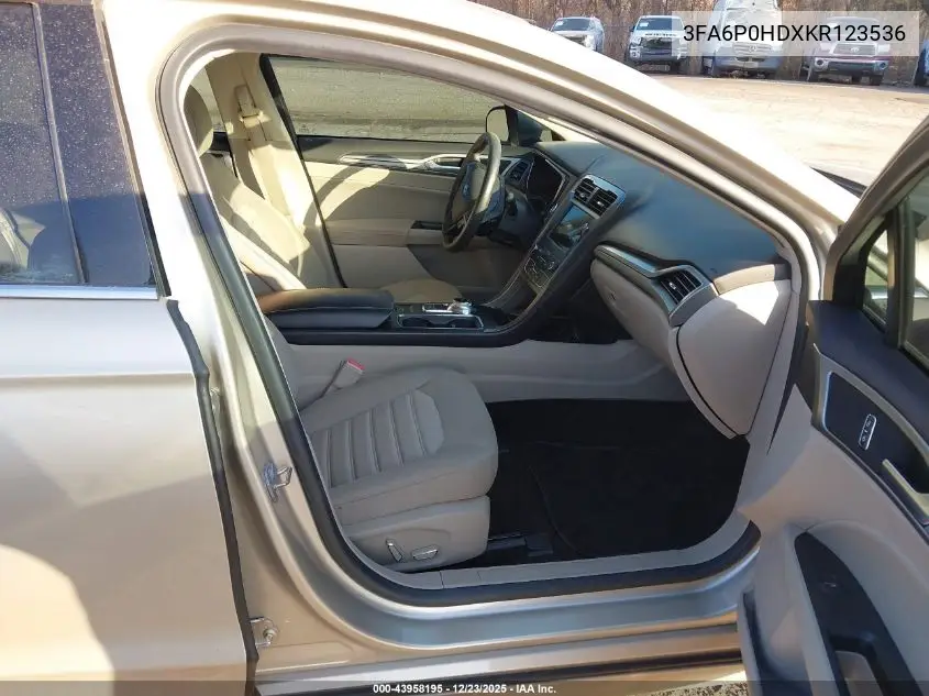 3FA6P0HDXKR123536 2019 Ford Fusion Se