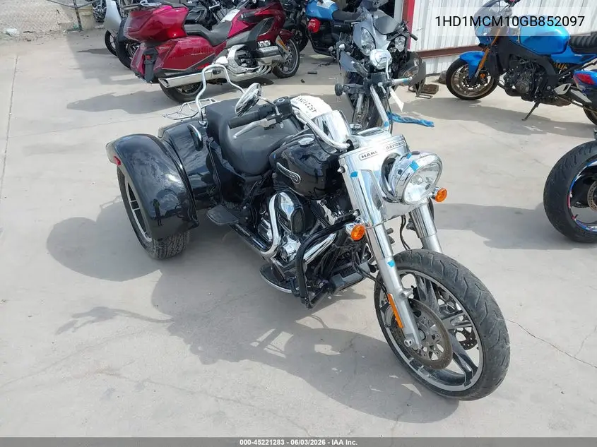 2016 Harley-Davidson Flrt Free Wheeler VIN: 1HD1MCM10GB852097 Lot: 45221283