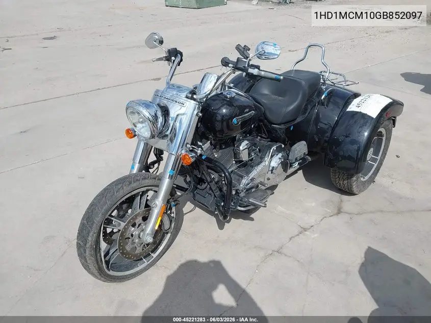 2016 Harley-Davidson Flrt Free Wheeler VIN: 1HD1MCM10GB852097 Lot: 45221283