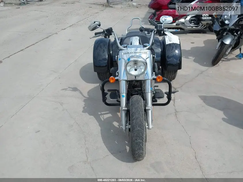 2016 Harley-Davidson Flrt Free Wheeler VIN: 1HD1MCM10GB852097 Lot: 45221283