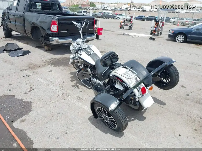 2013 Harley-Davidson Flstn Softail Deluxe VIN: 1HD1JDV39DB011664 Lot: 45221838