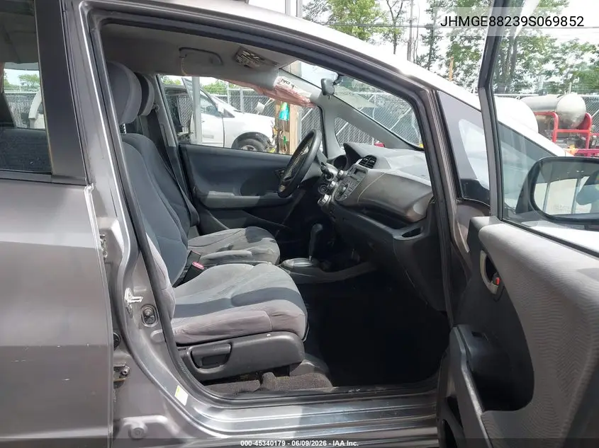2009 Honda Fit VIN: JHMGE88239S069852 Lot: 45340179