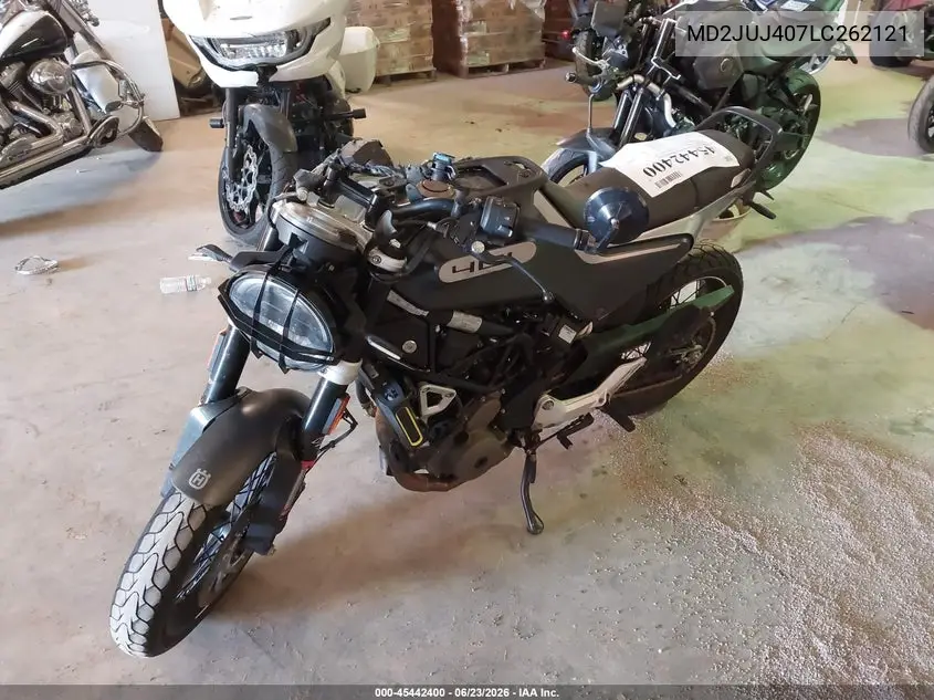 2020 Husqvarna Vitpilen 401/Svartpilen 401 VIN: MD2JUJ407LC262121 Lot: 45442400