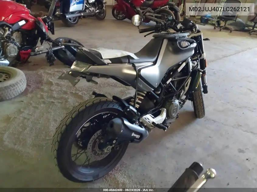 2020 Husqvarna Vitpilen 401/Svartpilen 401 VIN: MD2JUJ407LC262121 Lot: 45442400