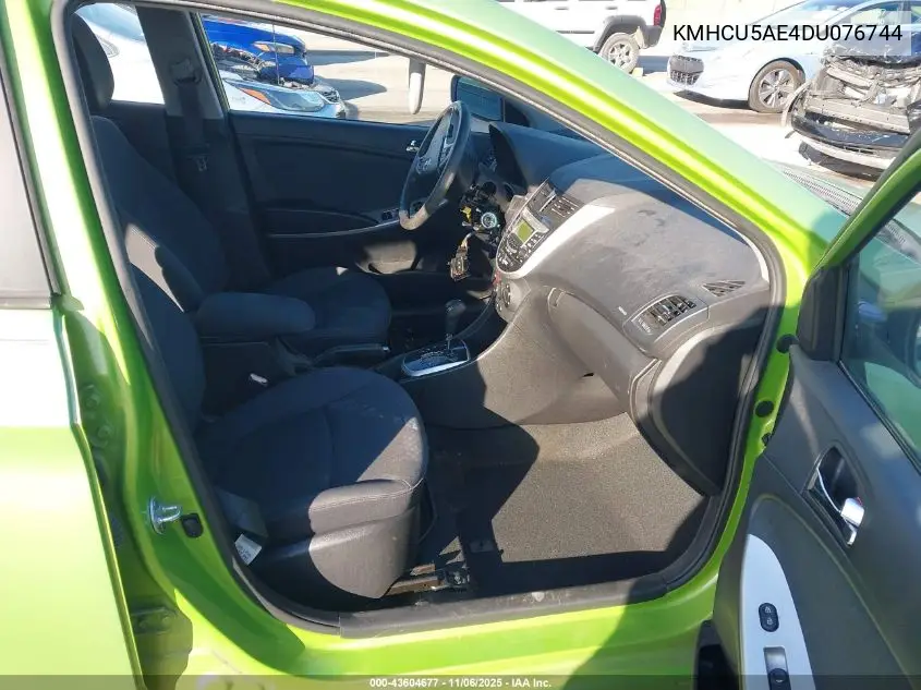 KMHCU5AE4DU076744 2013 Hyundai Accent Se