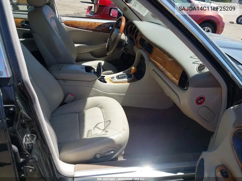 2001 Jaguar Xj8 VIN: SAJDA14C11LF25209 Lot: 45273407